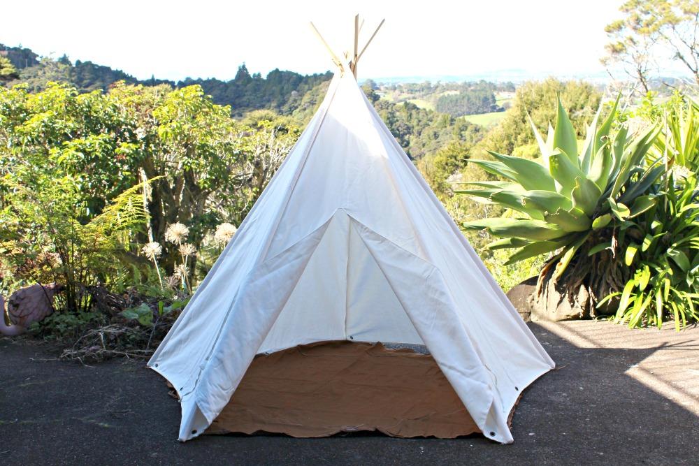 Floor mat outlet for teepee